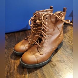 Skechers boots size 6 - laces and zipper in the inside.